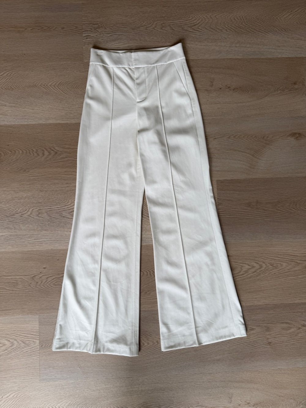 Alice + Olivia Dylan Faux Leather Flare Trousers - Picture 7 of 11